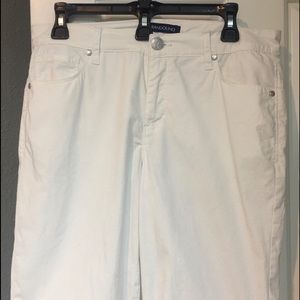 Bandolino brand; white Bermuda shorts; size 6